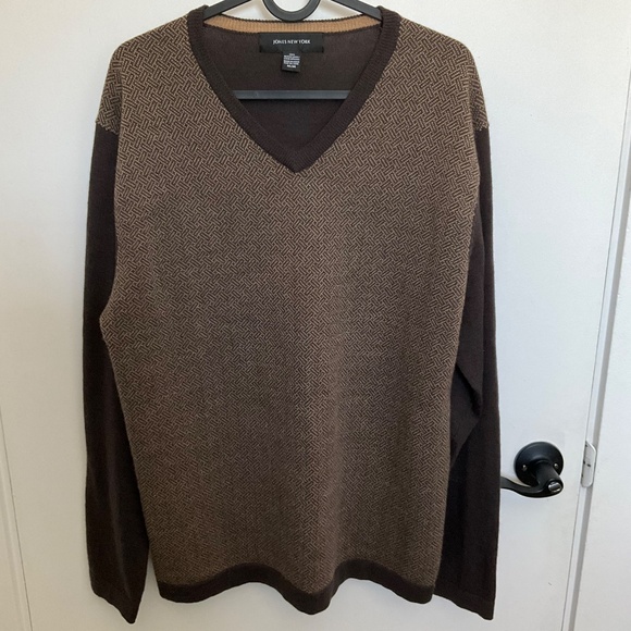 Merino wool Jones New York herringbone v-neck sweater, size medium - Picture 2 of 8